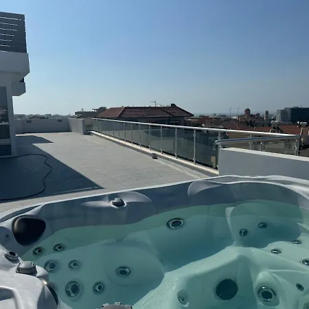 Apartment Penthouse With Outdoor Hottub *